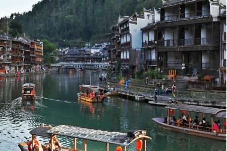 TOUR ÂN THI – TRƯƠNG GIA GIỚI – PHƯỢNG HOÀNG CỔ TRẤN [5N4Đ]