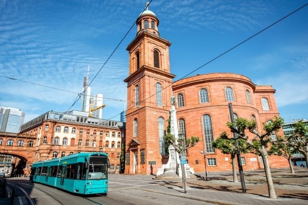 NGÀY 2: THAM QUAN THÀNH PHỐ FRANKFURT 	ĂN: SÁNG MB, TRƯA, TỐI