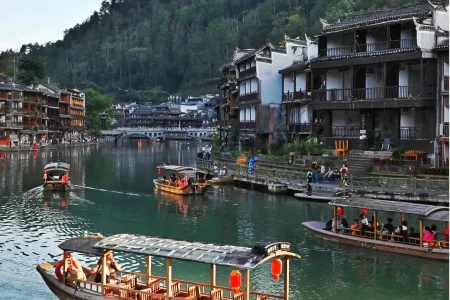 TOUR ÂN THI – TRƯƠNG GIA GIỚI – PHƯỢNG HOÀNG CỔ TRẤN [5N4Đ]