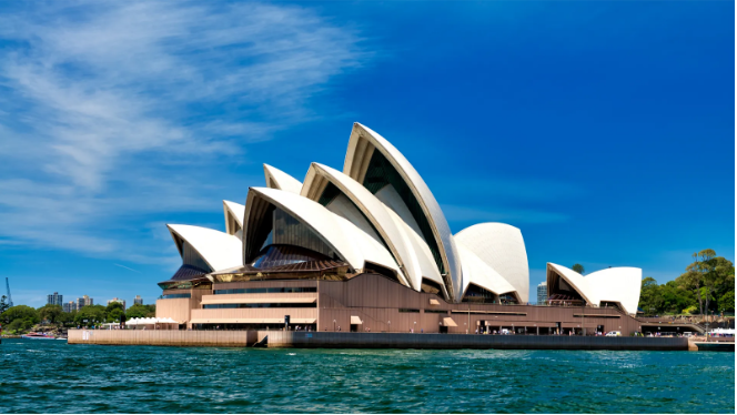 NGÀY 2	SYDNEY                                            (Ăn sáng nhẹ trên máy bay, trưa, tối)           